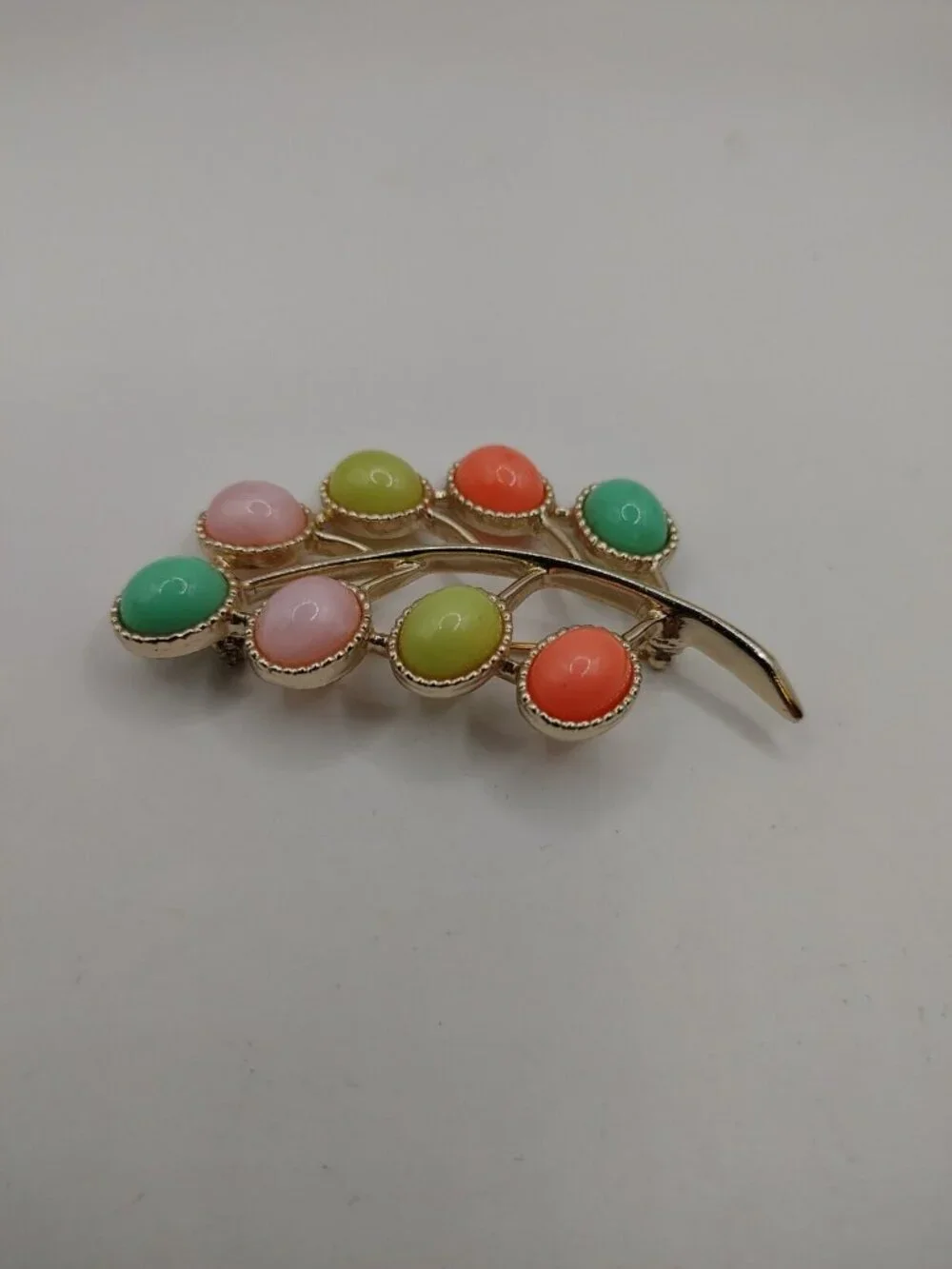 VTG BROOCH/PIN Signed Sarah Coventry Leaf  Multi Colored Cabochons Mid Century